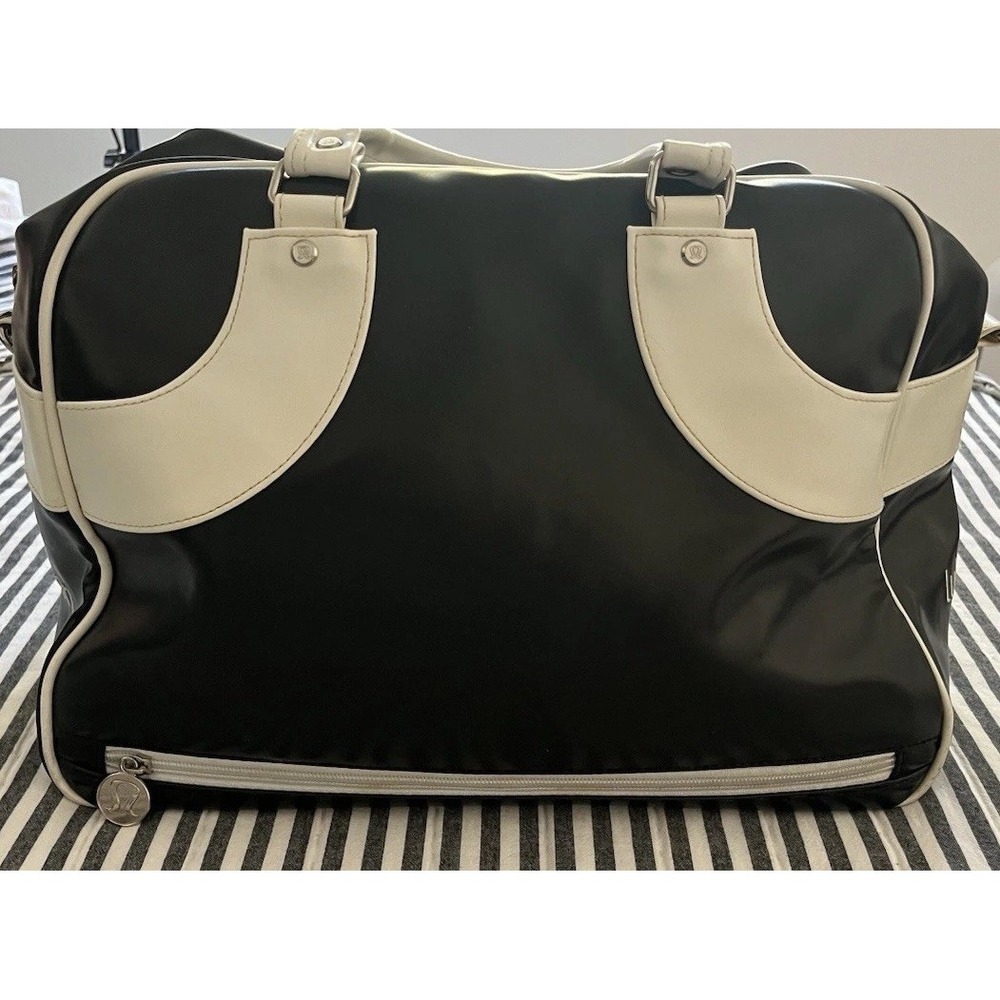 Lululemon Vintage Gym Weekend Bag Bowler Style Black White Floral Lining *Rare - Picture 14 of 16